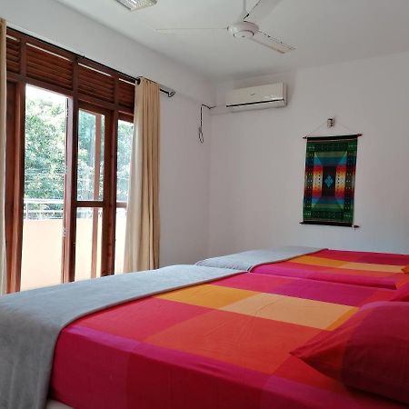 Ocean Breeze Apartment Kolombo Bagian luar foto
