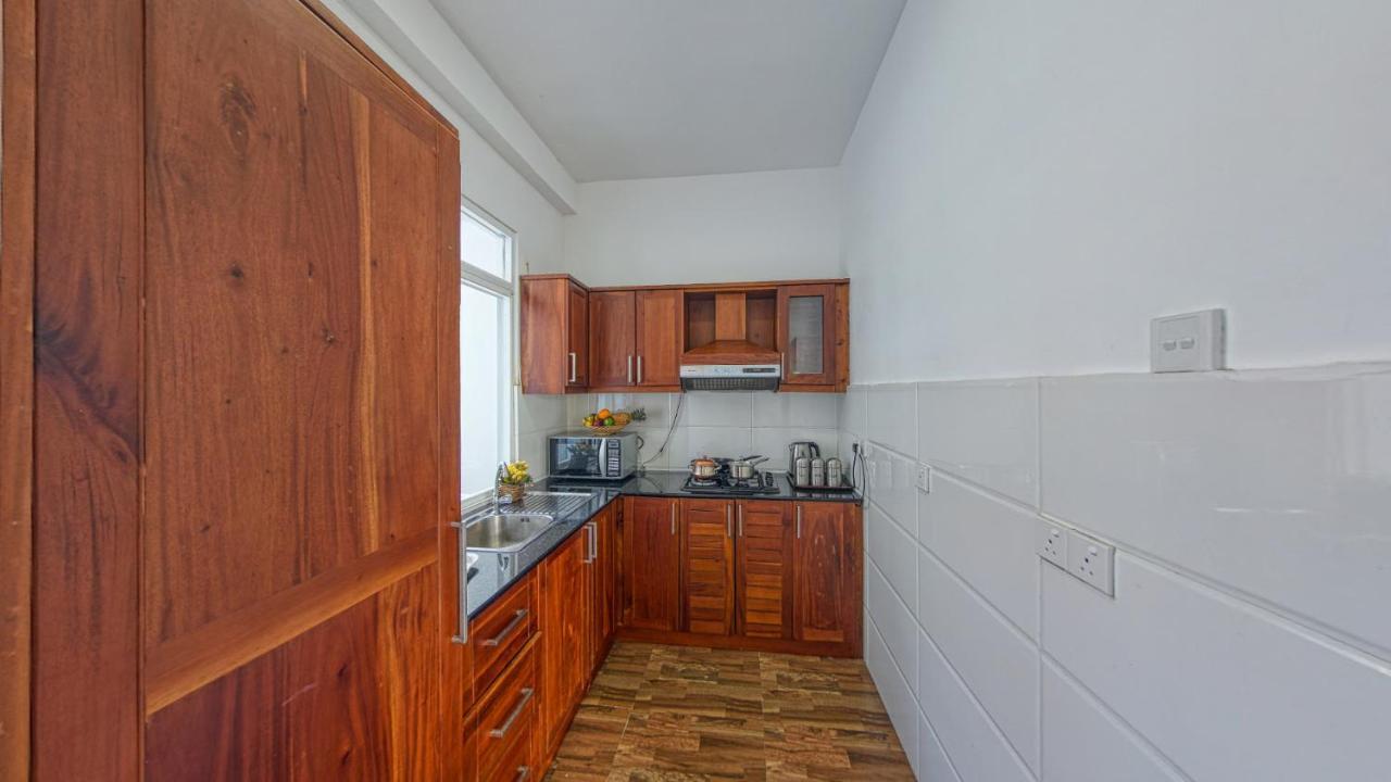 Ocean Breeze Apartment Kolombo Bagian luar foto